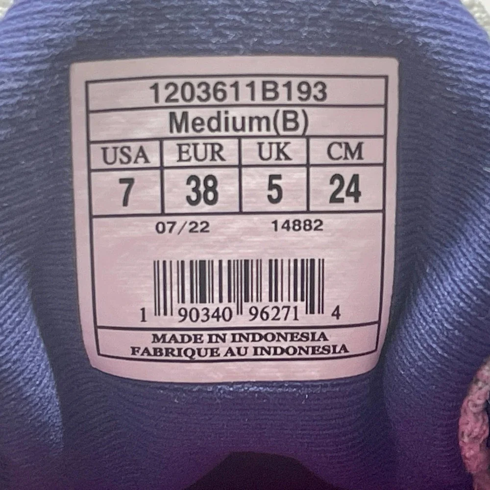 Brooks Sneakers Revel 5 Womens Sz 7 White Pink‎ 524:L.8.6